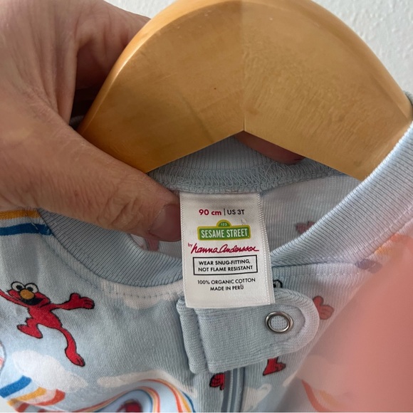 HANNA ANDERSSON | Elmo Shorts Pajamas | 3T - Picture 3 of 3